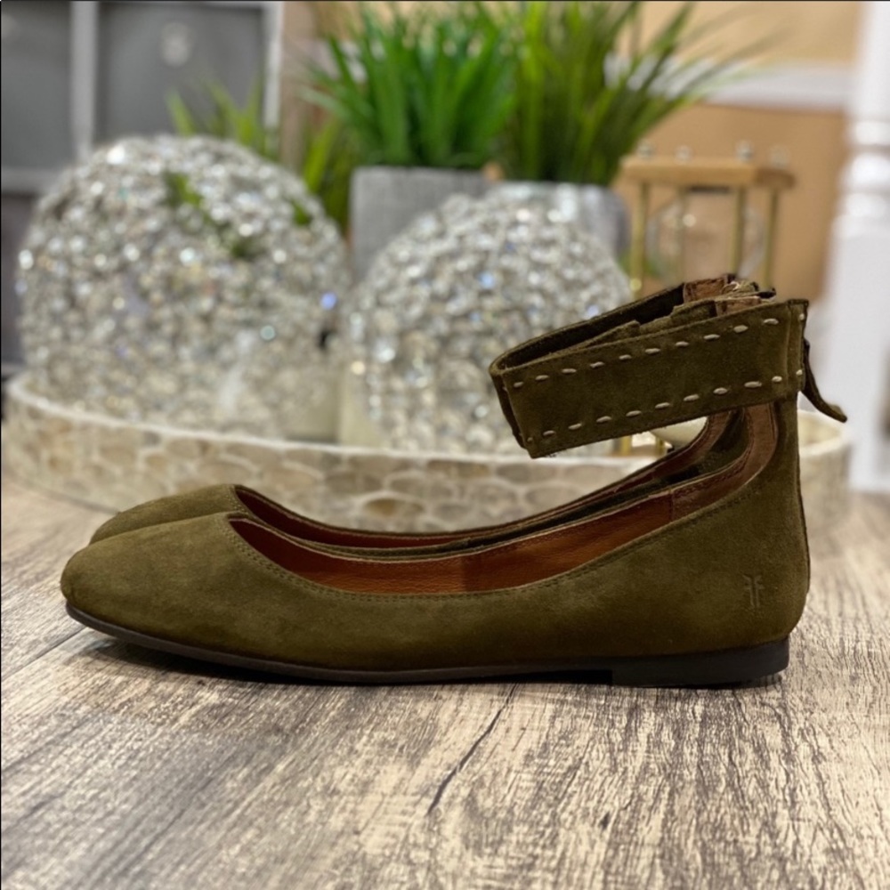 ⚜️ BRAND NEW⚜️ FRYE Suede Ankle Strap Ballet Flat